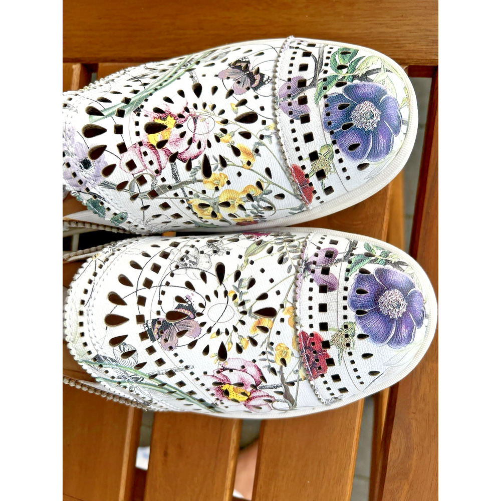 Women's Earth Tangelo White Butterfly Printed Leather Cut Out Sneakers 7.5 B - Picture 2 of 9
